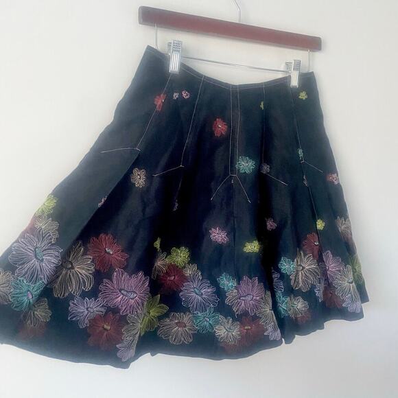 Silkland 100% Linen Black Floral Embroidered Short Skirt Size 4 - Picture 2 of 6